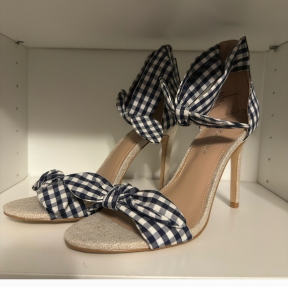 NEW - BCBGeneration Navy Blue and White Heels with Gingham Bow - Picture 4 of 6